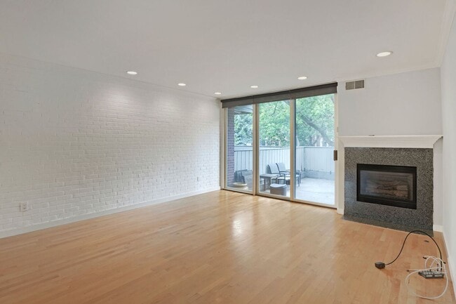 Building Photo - 468 Josephine St
