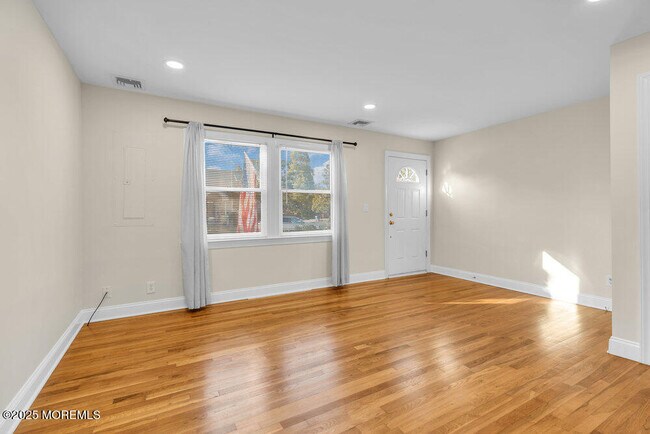 Building Photo - 20 Starboard St