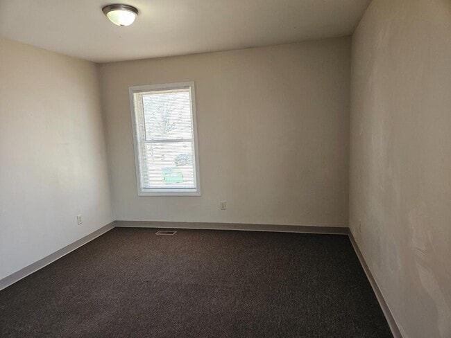 Building Photo - 516 W Pierce St