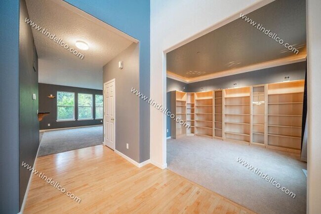 Building Photo - Bright & Elegant 3-Bedroom w/ Study and En...