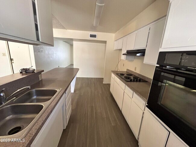 Building Photo - 5309 S River Dr