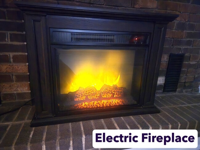 Building Photo - 903 Young St