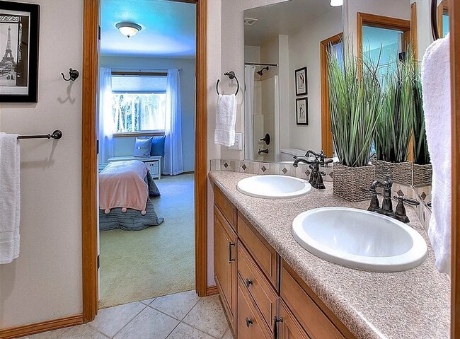 Building Photo - Spacious Living in a Gated Gig Harbor Community