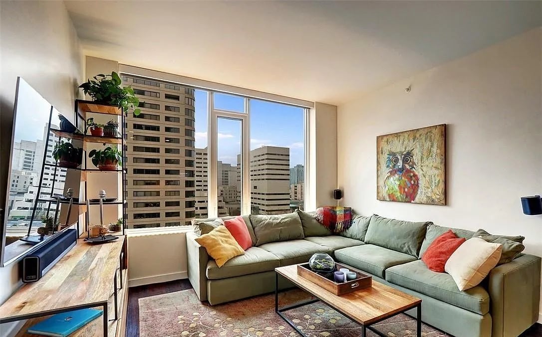 Building Photo - 1321 Seneca St