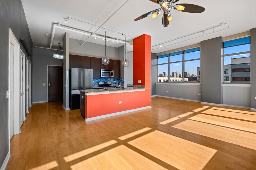 Kitchen with island - 511 W Division St