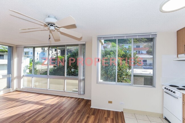 Building Photo - 2 bedroom, 1 bath unit with 1 parking stal...