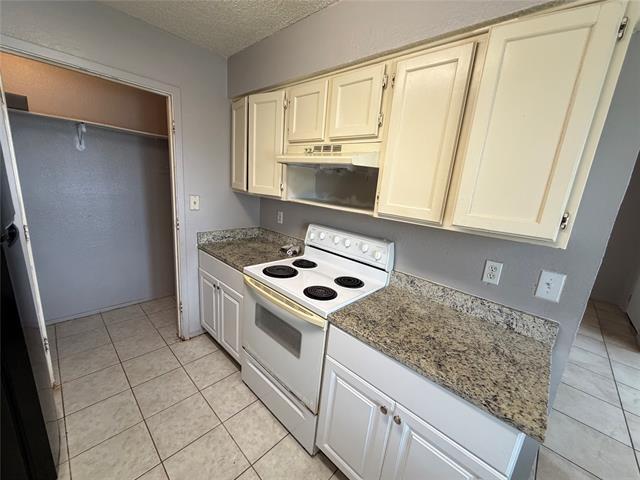 Building Photo - 737 Woodland Ct