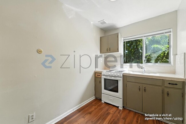 Building Photo - 132 W 18th St