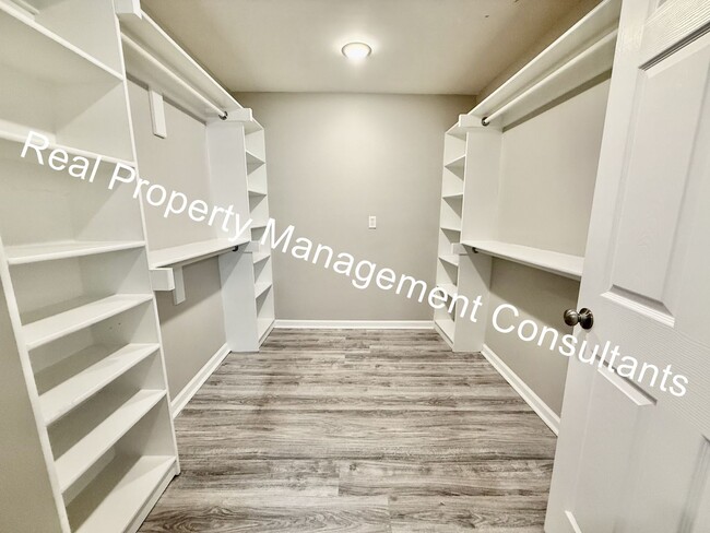 Building Photo - Stylishly Updated 3-Bedroom, 3-Bath Home –...