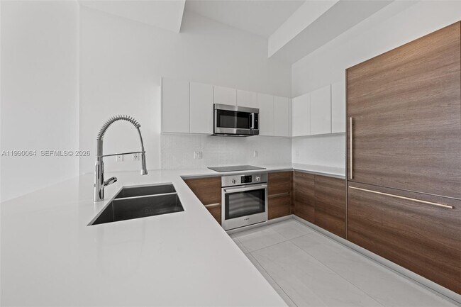 Building Photo - 301 Altara Ave