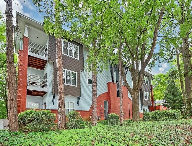 Primary Photo - Stunningly Updated 2BD/2BA Ground Floor Un...