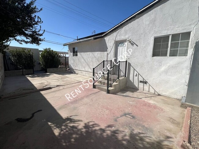 Building Photo - 440 Lillian Dr