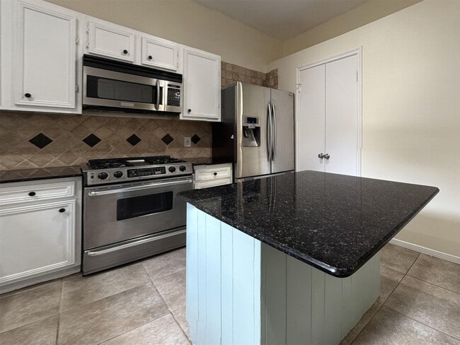 Building Photo - 31 N Lakeridge Cir