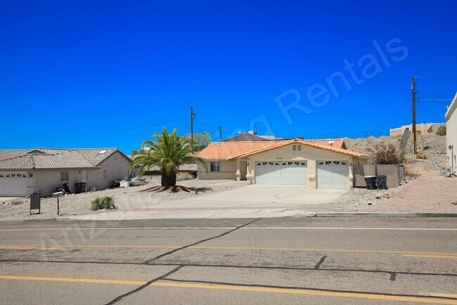 Building Photo - THREE CAR POOL HOME