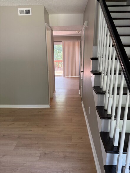 Building Photo - 1405 Harth Dr