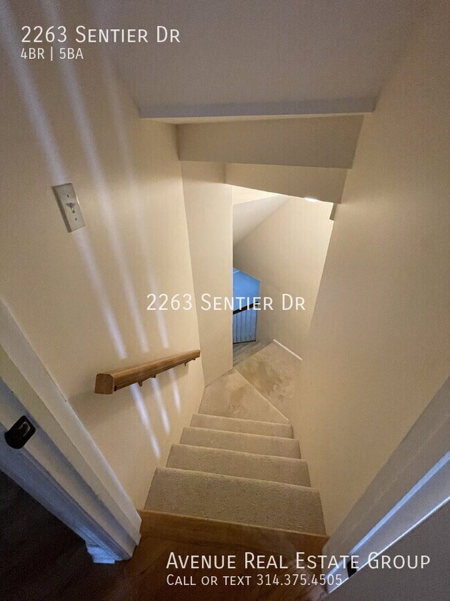 Building Photo - 2263 Sentier Dr