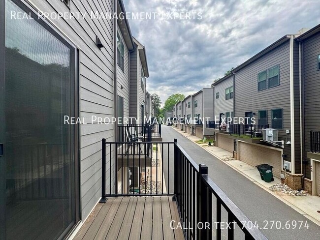Building Photo - 528 Billingsley Rd
