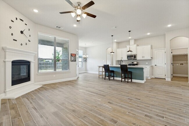 Building Photo - 4005 Gray Wolf Dr