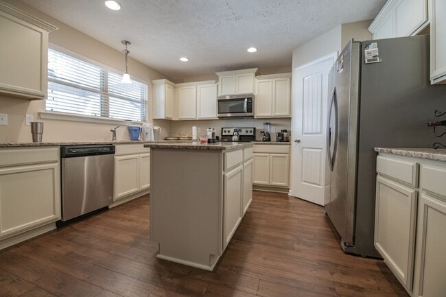 Building Photo - 4414 Sunday Silence Way