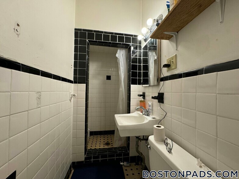 Building Photo - 1254 Commonwealth Ave