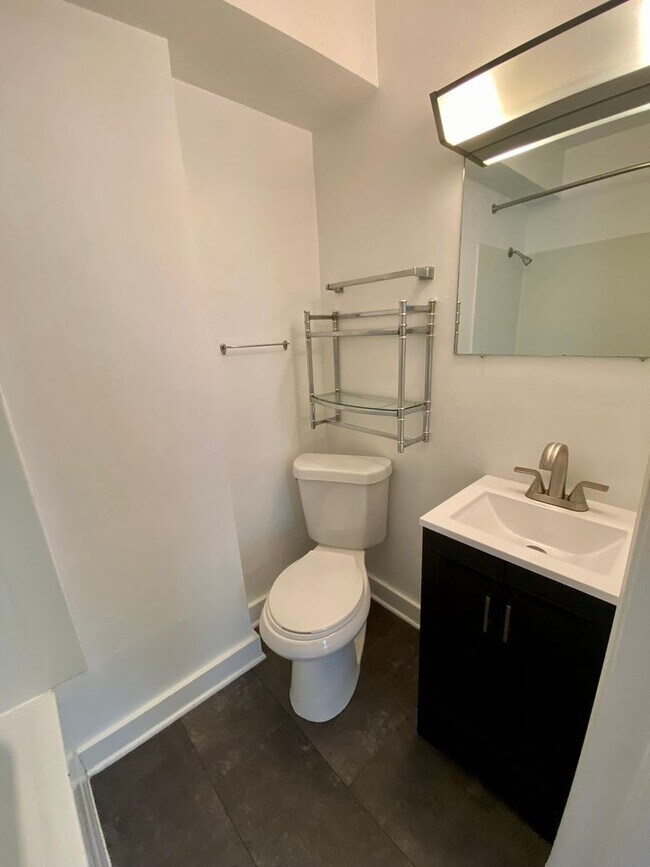 Building Photo - 947 E Gorham St