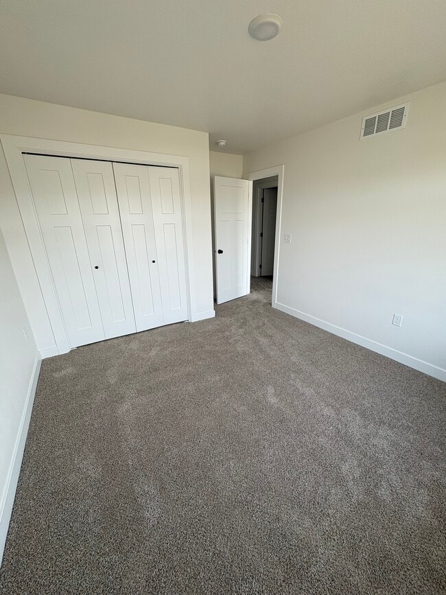 Building Photo - 216 Nw Waverly Dr