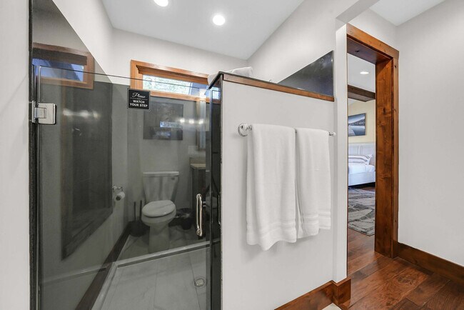 Building Photo - 201 Shady Ozark Ln