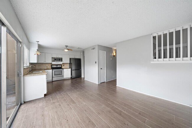 Building Photo - 2383 Crescent Park Dr