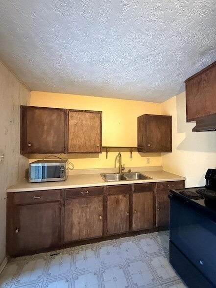 Building Photo - 1540 Valerie Dr