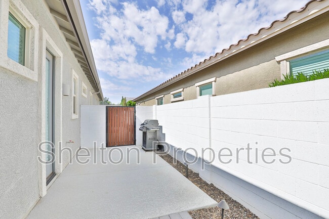 Building Photo - 21687 E Arroyo Verde Dr