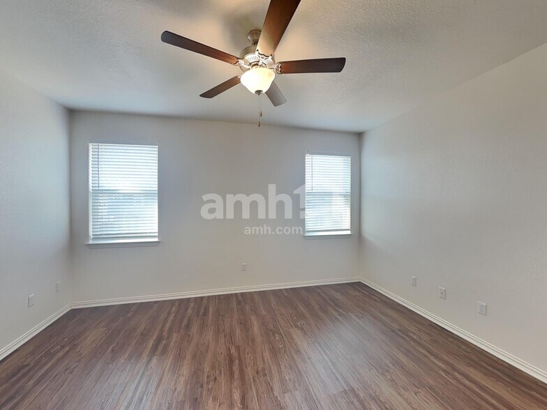 Building Photo - 2721 Meadowood Heights
