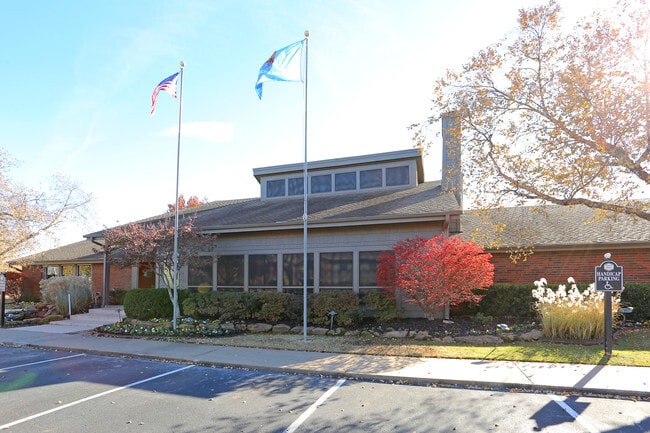 Primary Photo - Echo Trail Apartments - Reduced Rates and ...