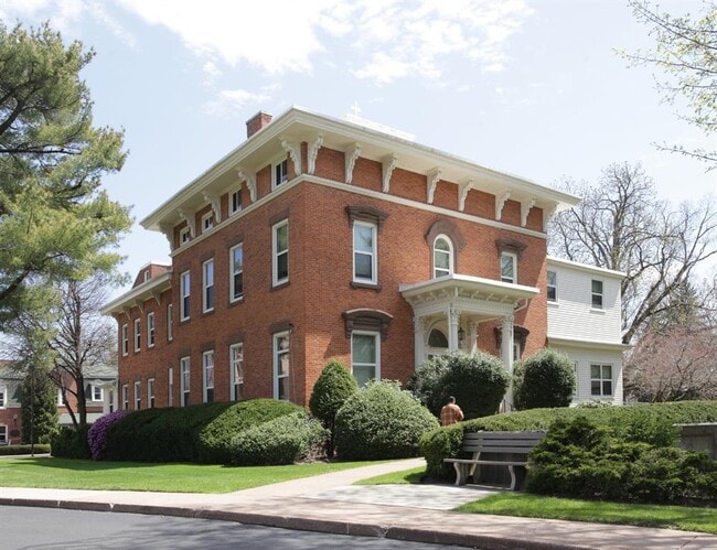 Building Photo - 170 Sisson Ave