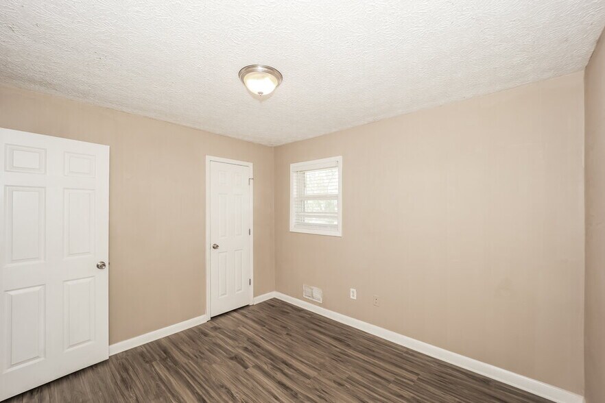 Building Photo - 303 Mercer Dr