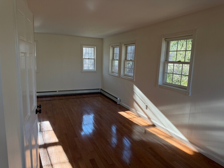 Primary bedroom - 100 Summerset Rd