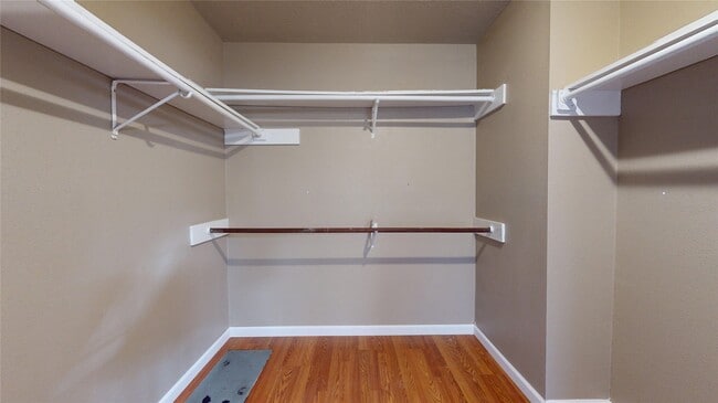 Building Photo - 1022 Manorglen Dr