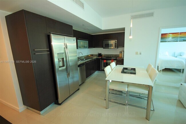 Building Photo - 950 Brickell Bay Dr