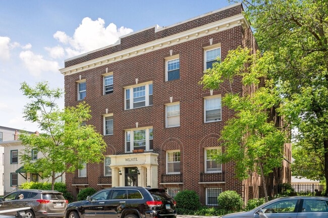 Building Photo - 2733 Girard Ave S