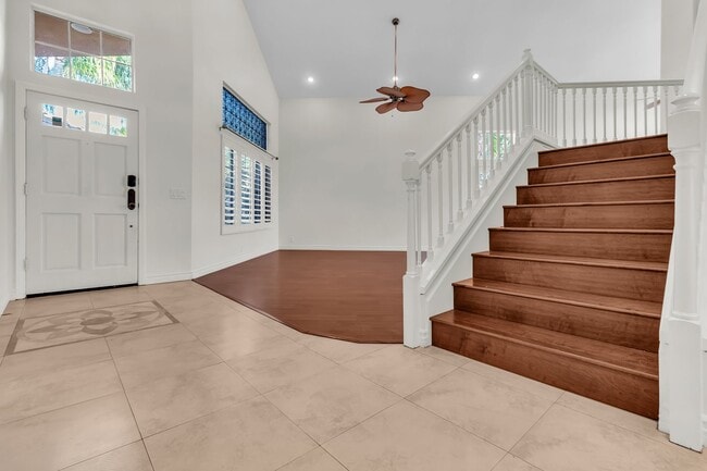 Building Photo - 2101 Vallejo Dr