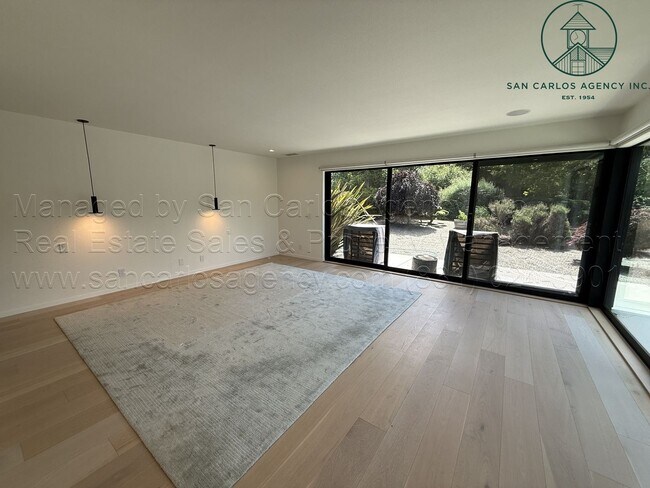 Building Photo - Newly Remodeled Spacious Three Bedroom Quail Lodge Home