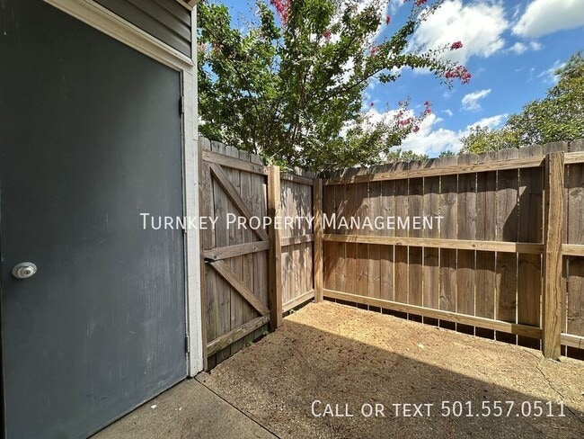 Building Photo - 418 Shadow Oaks Dr