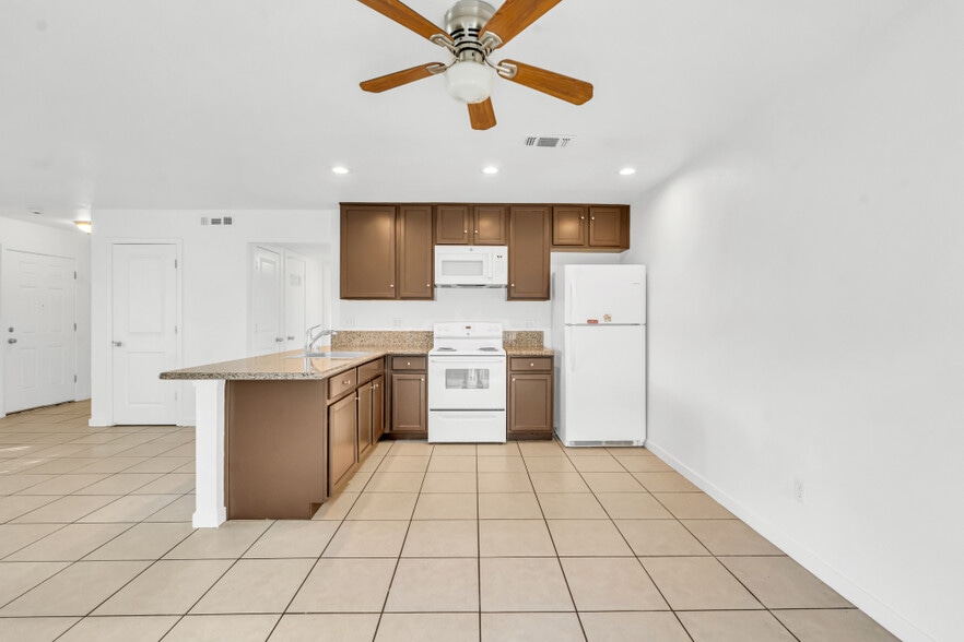 Building Photo - 812 Carro Dr