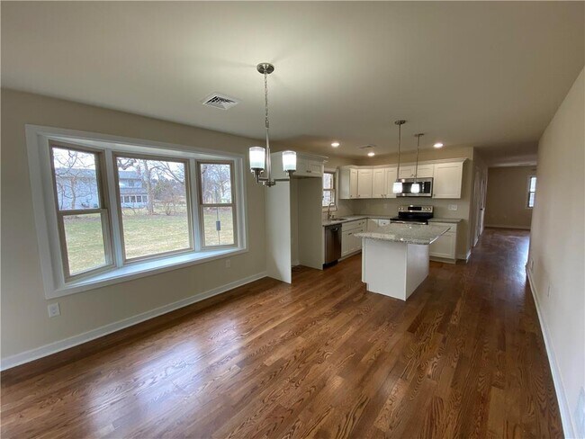 Building Photo - 124 Robert Dr