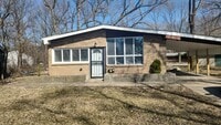 Building Photo - RECENTLY RENOVATED HOME