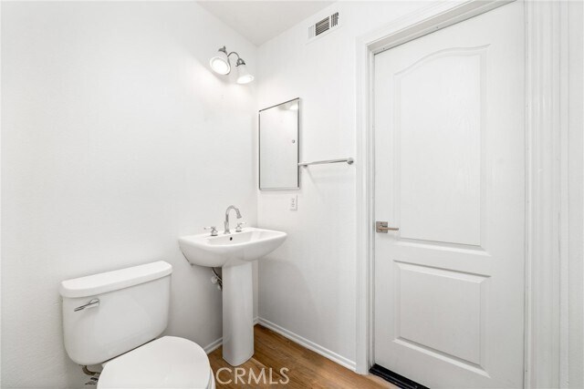 Building Photo - 23 Anjou