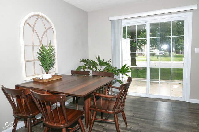 Building Photo - 8362 Enclave Blvd