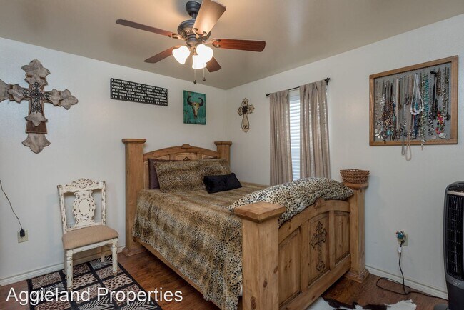 Building Photo - 3 br, 2.5 bath House - 1261 Flying Ace Circle