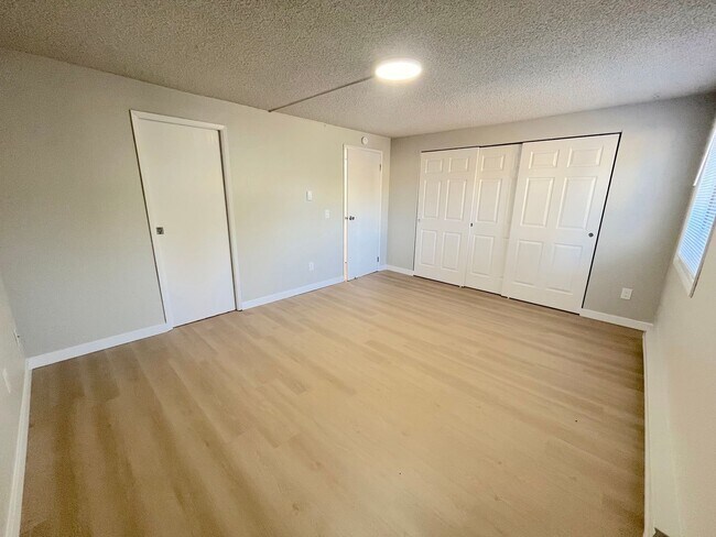 Building Photo - Ground Floor Two-Bedroom/One-Bathroom Cond...