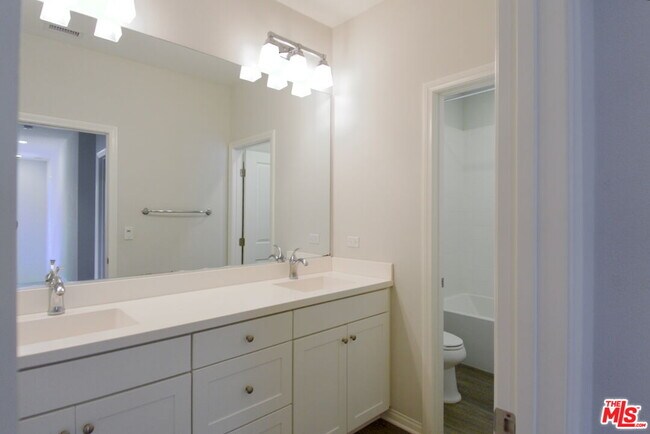 Building Photo - 50 Twin Flower