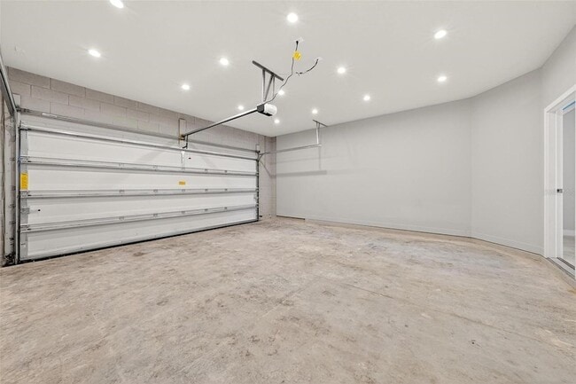 Building Photo - 6408 Domizio Dr